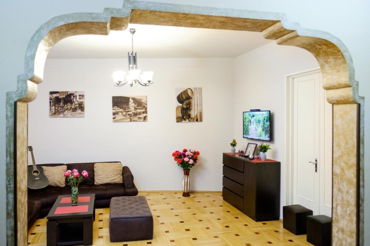 Apartment Rome Tbilisi Bagian luar foto